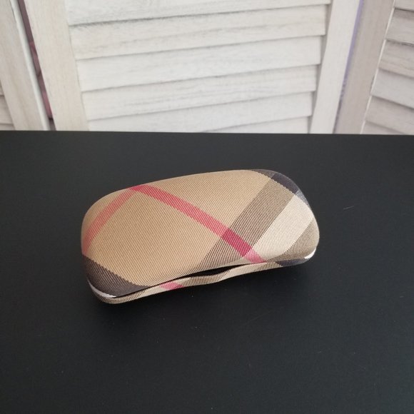 Burberry sunglass case - Picture 2 of 4